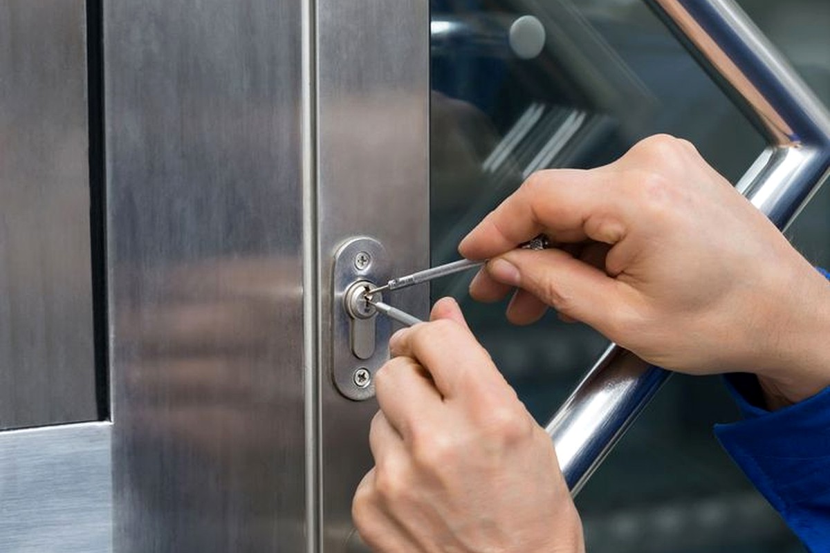 פריצת דלתות ללא נזק כשאפשר